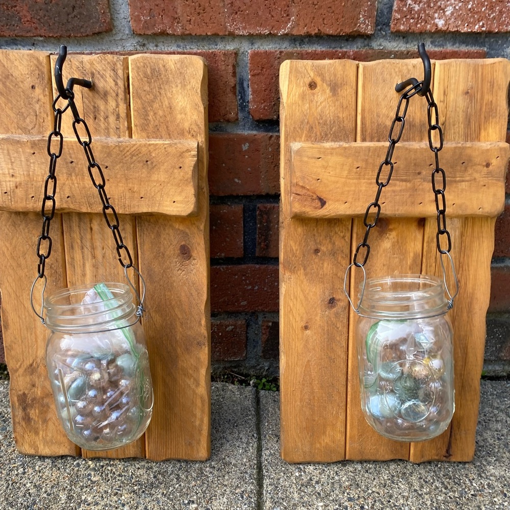 Wall Design Country Ball Jar with stones
